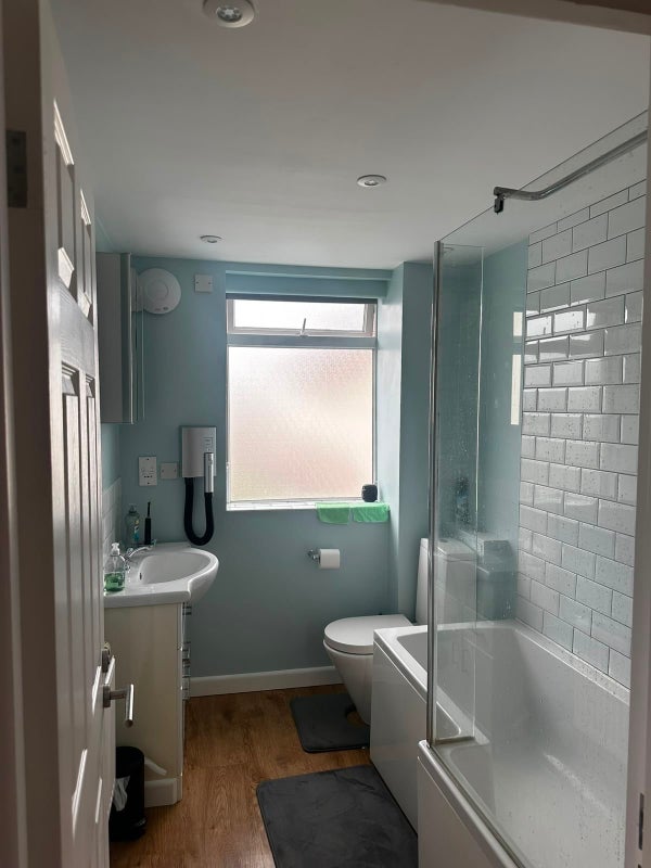 Room Southmead Road in Bristol