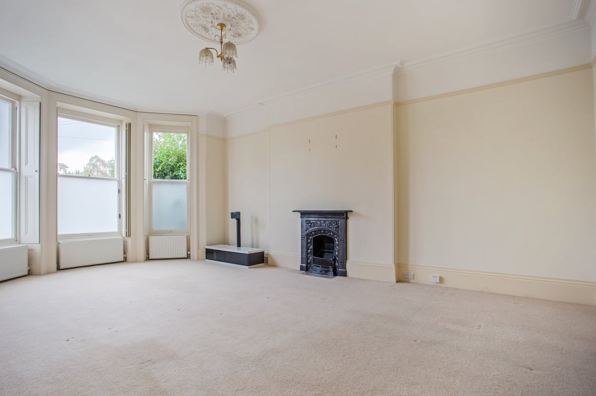 Flat Lansdowne Road in Tunbridge Wells