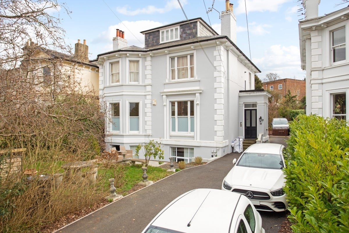 Flat Lansdowne Road in Tunbridge Wells