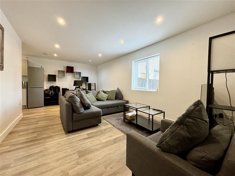 Flat Glenfall Street in Cheltenham