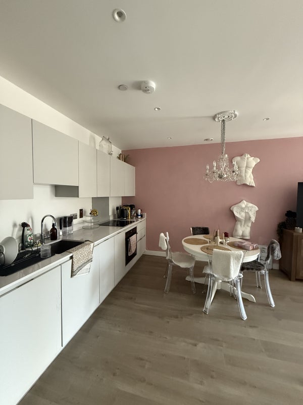 Flat Smeed Road in Greater London