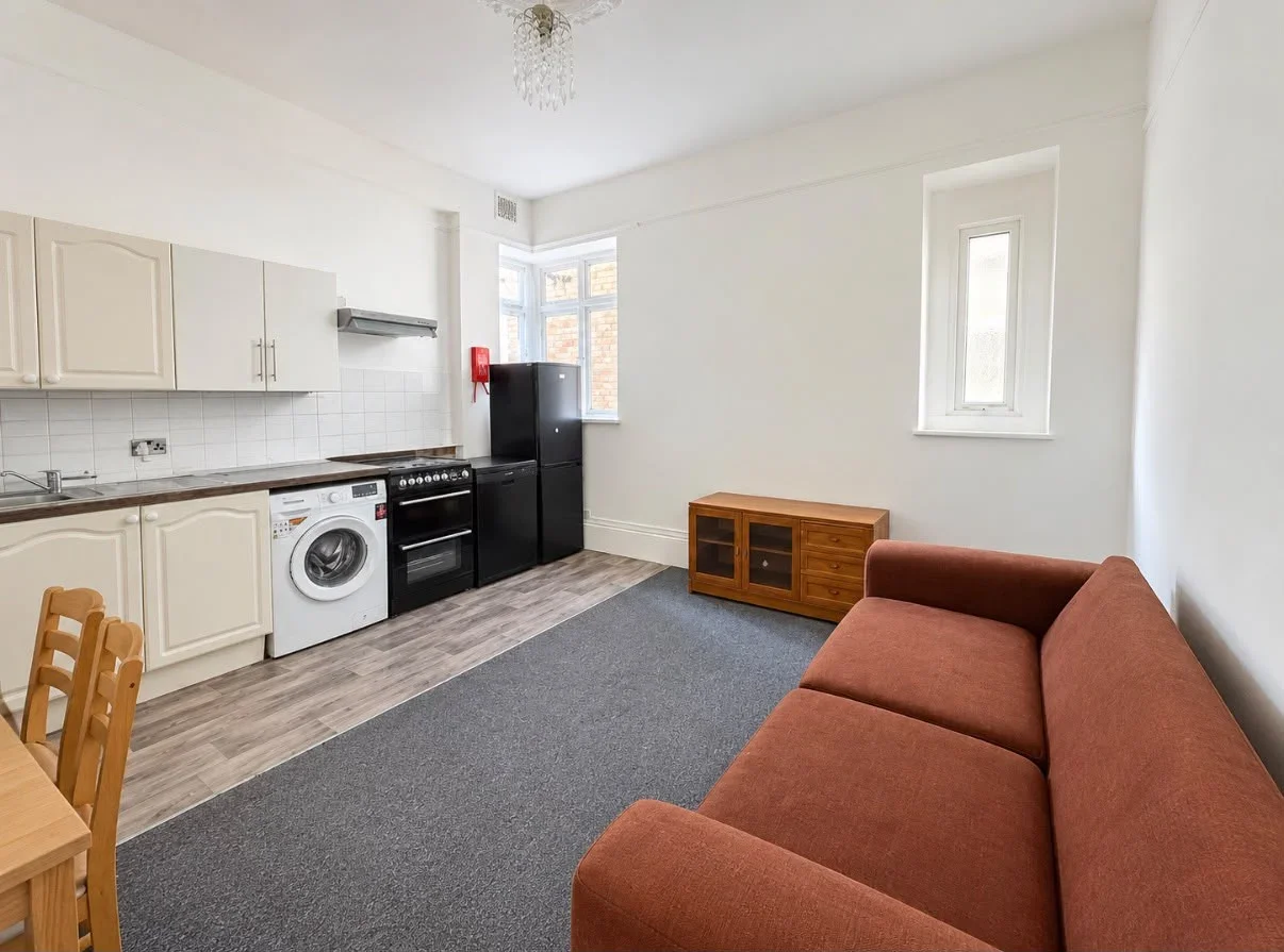 Flat Canning Crescent in Greater London