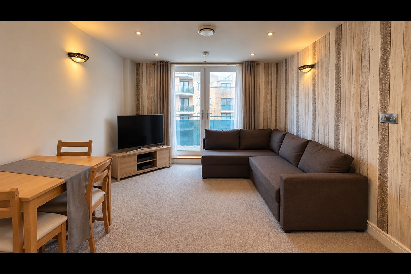 Flat Lyon Road in Greater London