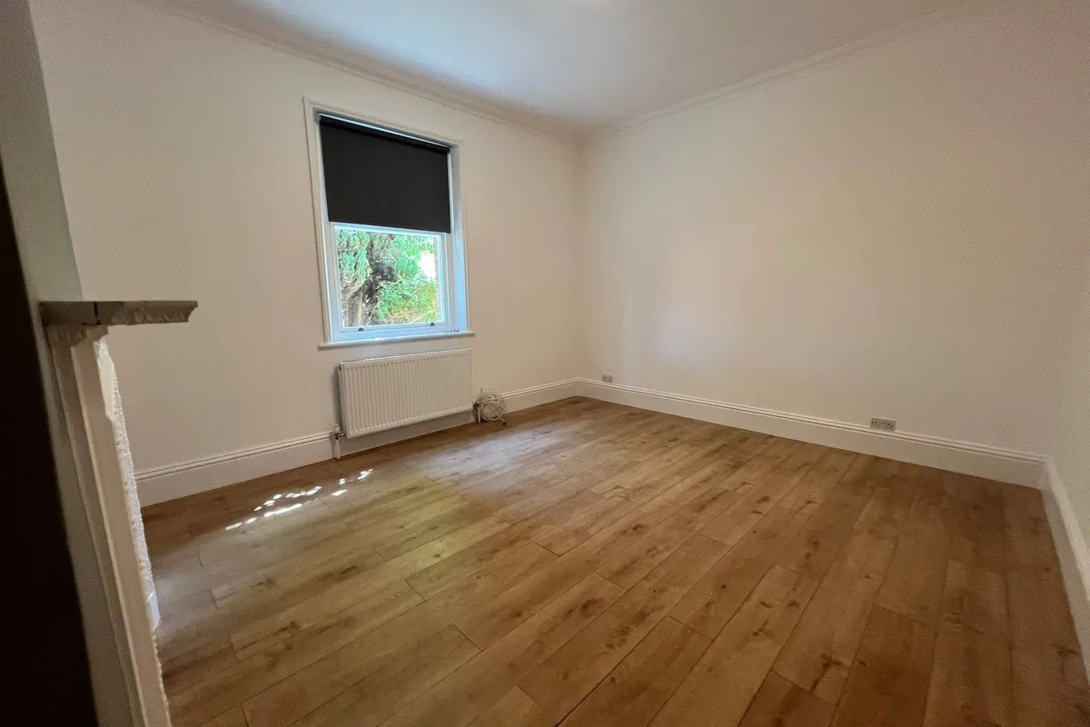 Flat Albion Road in Greater London