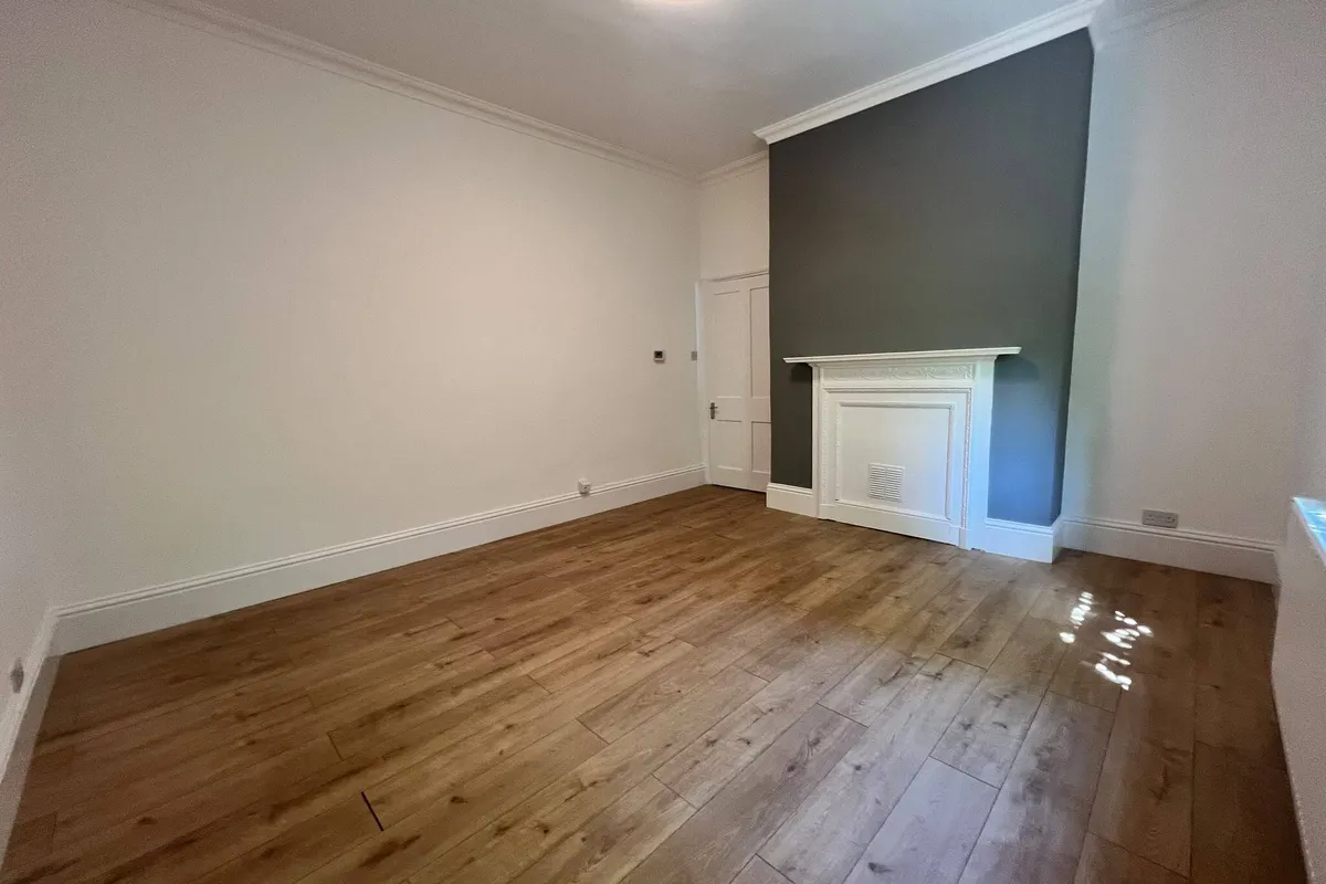 Flat Albion Road in Greater London