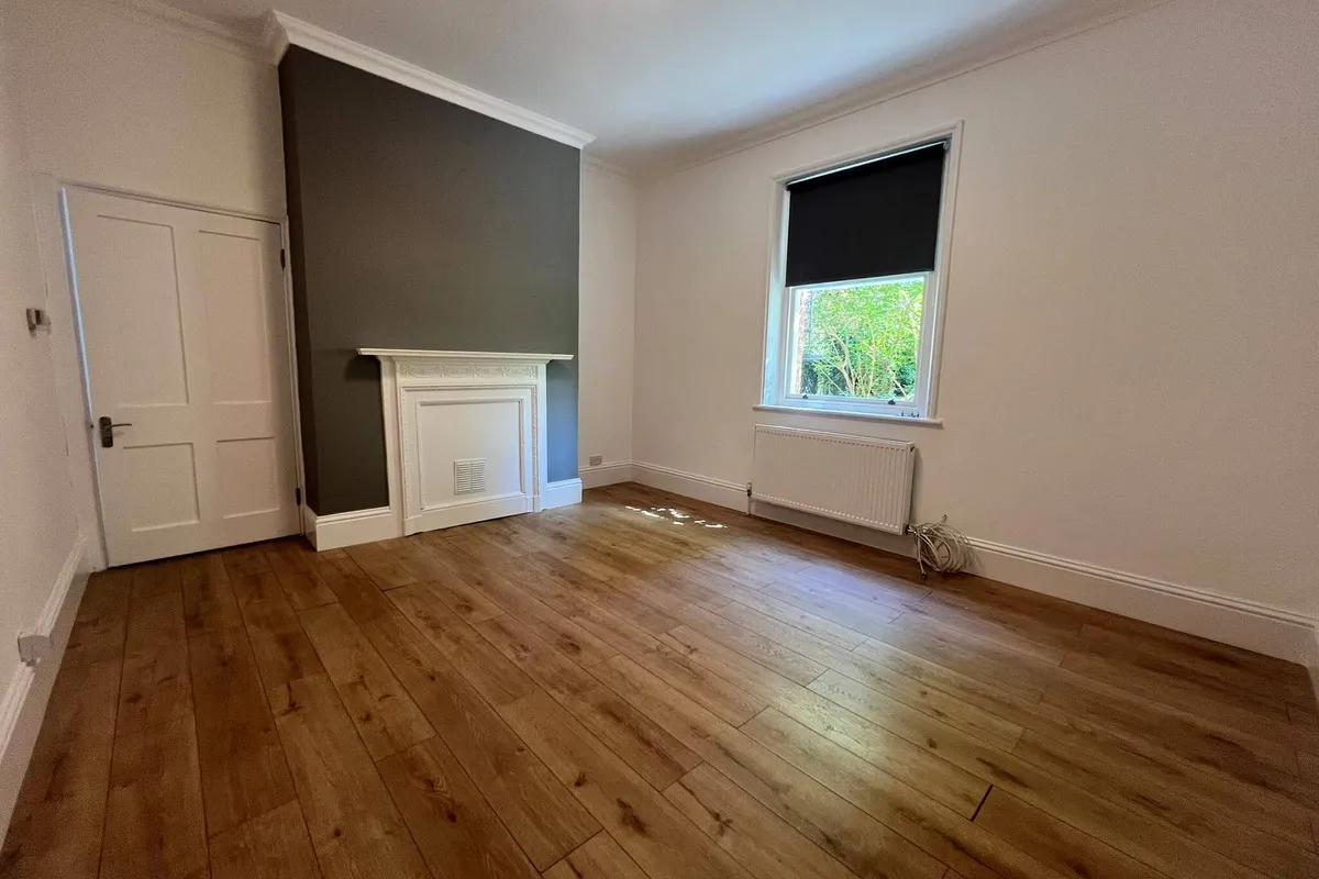 Flat Albion Road in Greater London