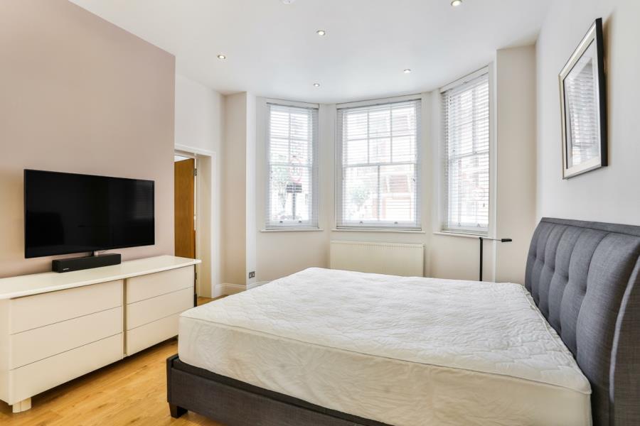 Flat Bishop King's Road in Greater London