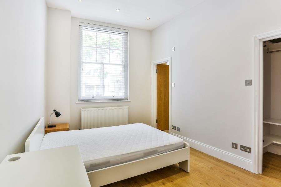 Flat Bishop King's Road in Greater London