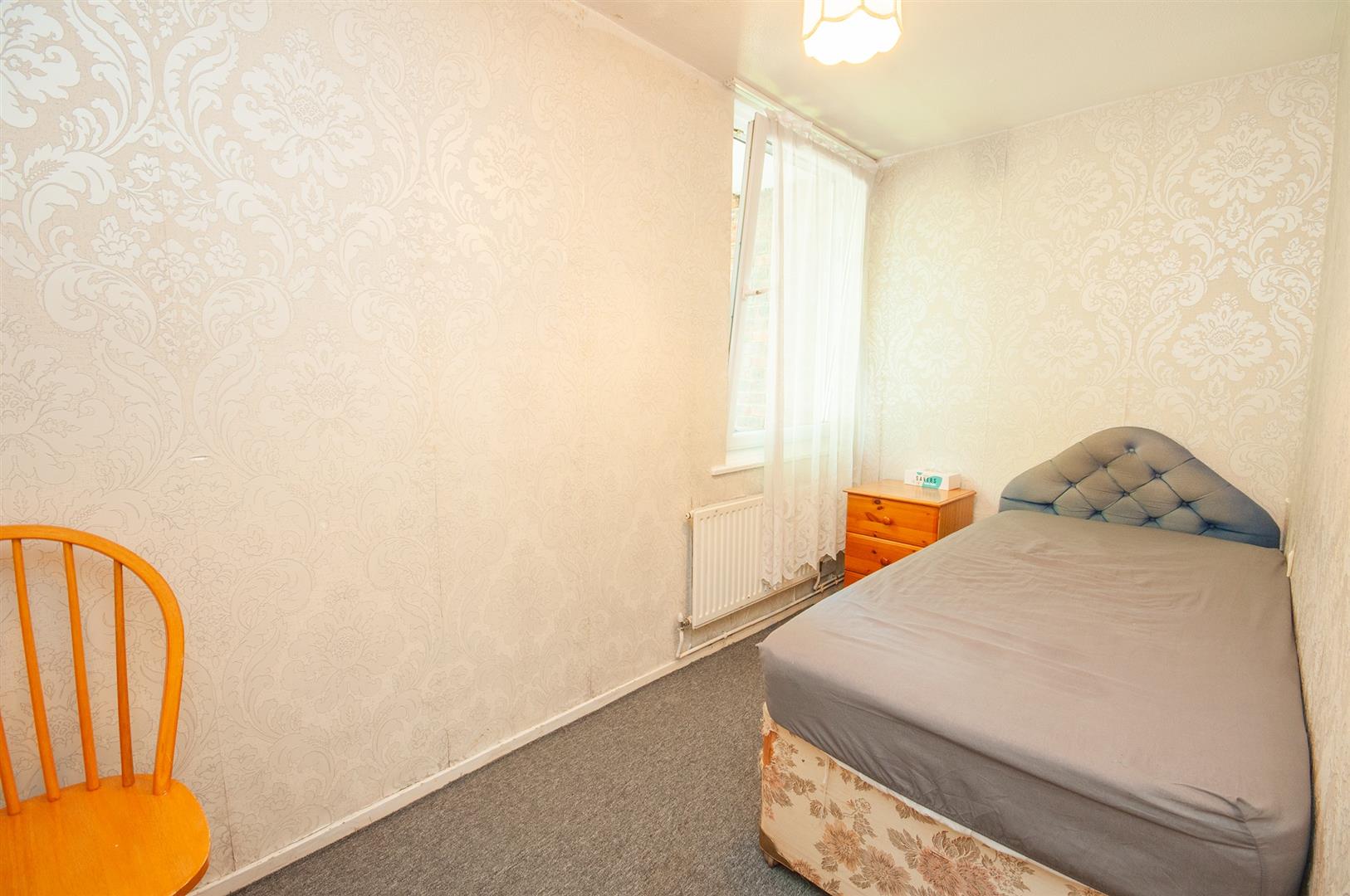 Flat Disraeli Close in Greater London