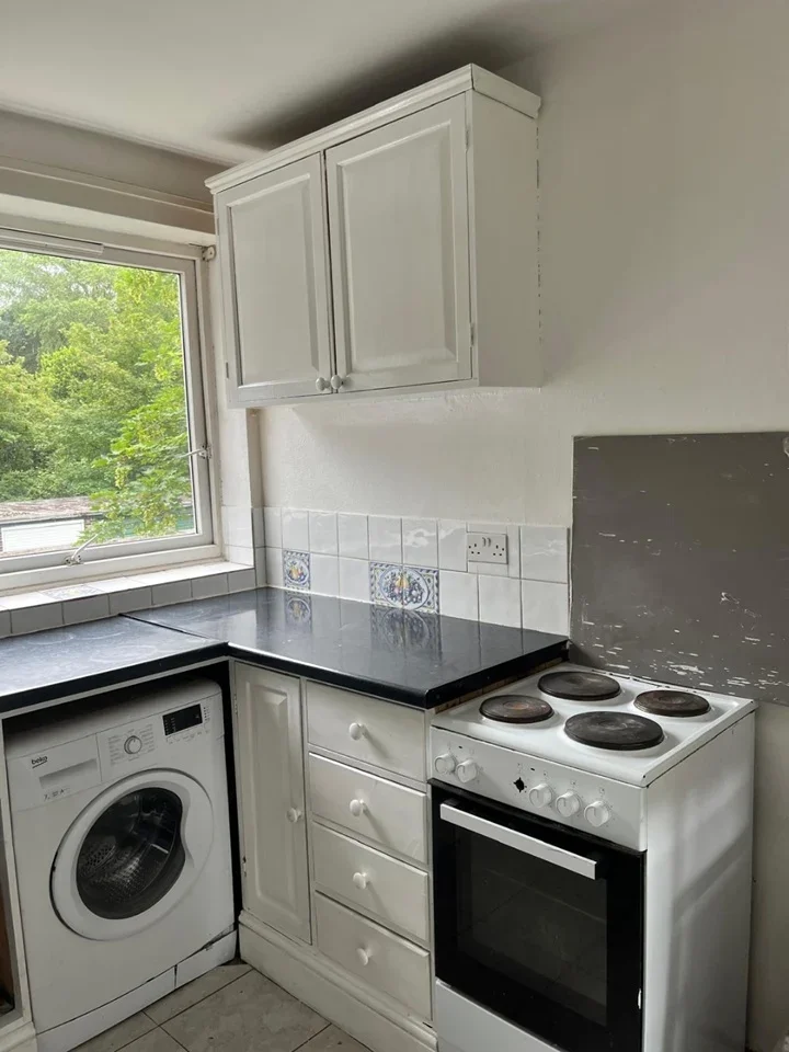 Flat Poulter Close in Nottingham