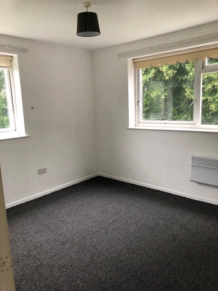 Flat Poulter Close in Nottingham