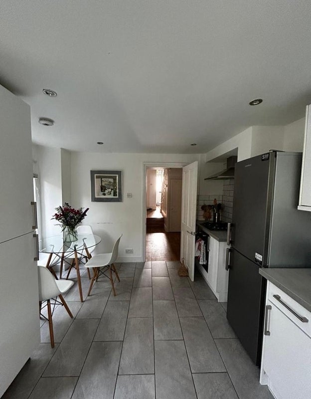 Room Abbeville Road in Greater London