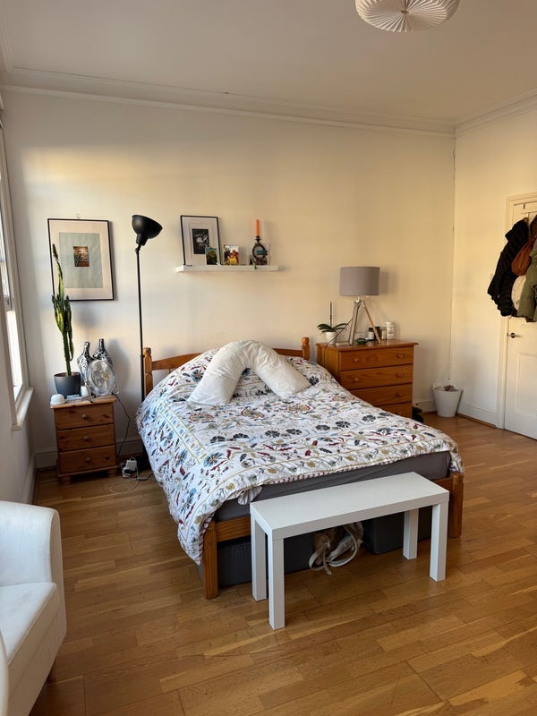 Room Abbeville Road in Greater London