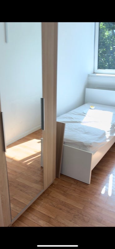 Room Southwark Park Road in Greater London