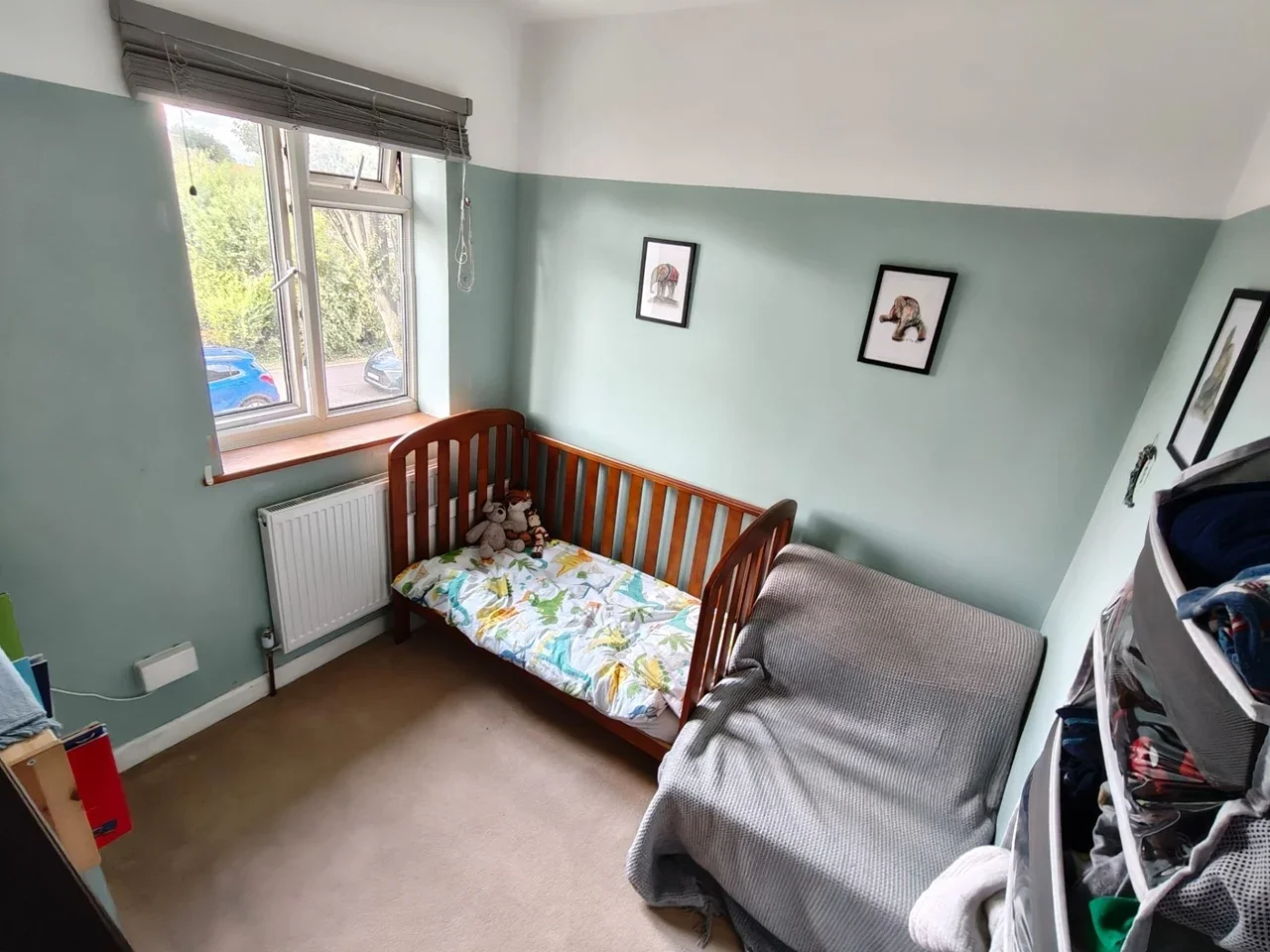 House De Quincey Road in Greater London