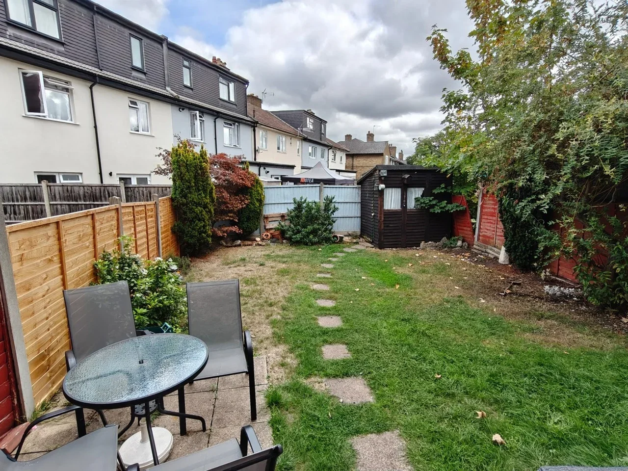 House De Quincey Road in Greater London