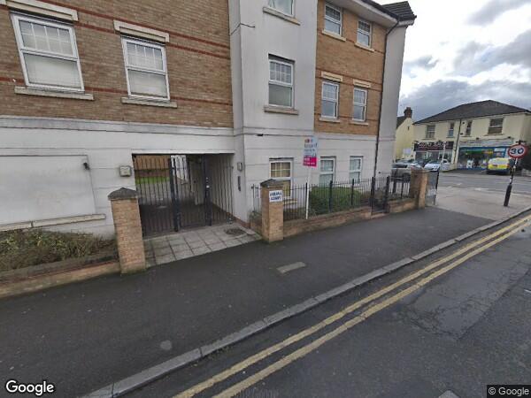 Flat Crunden Road in Greater London