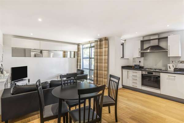 Flat Scott Avenue in Greater London