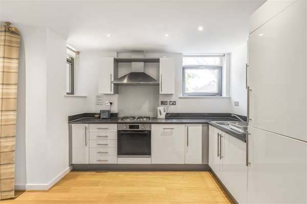 Flat Scott Avenue in Greater London