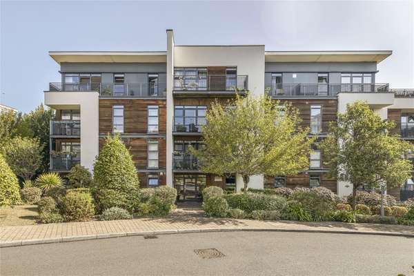 Flat Scott Avenue in Greater London