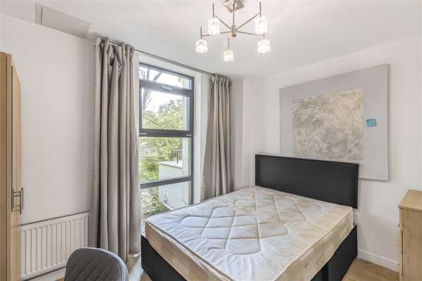Flat Scott Avenue in Greater London