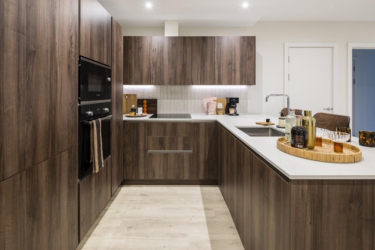 Flat Clements Road in Greater London
