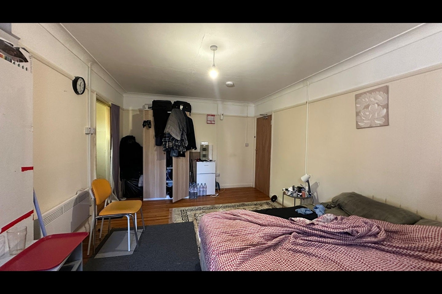 Room Wyvern Road in Greater London
