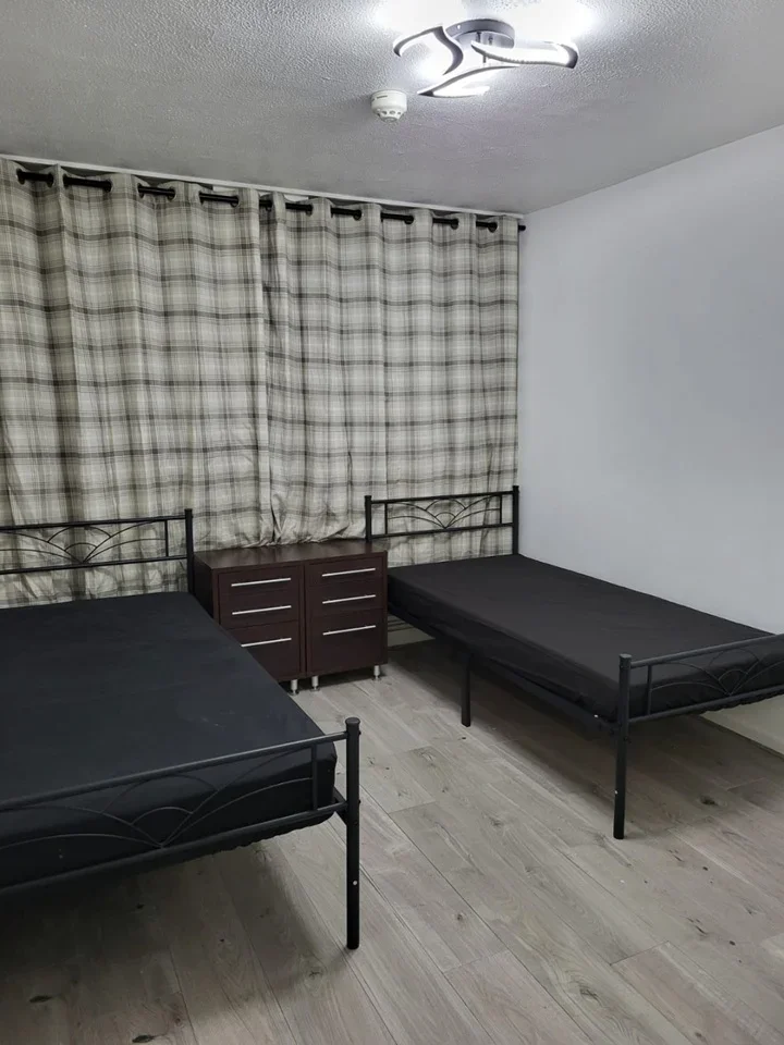 Room Harts Lane in Greater London