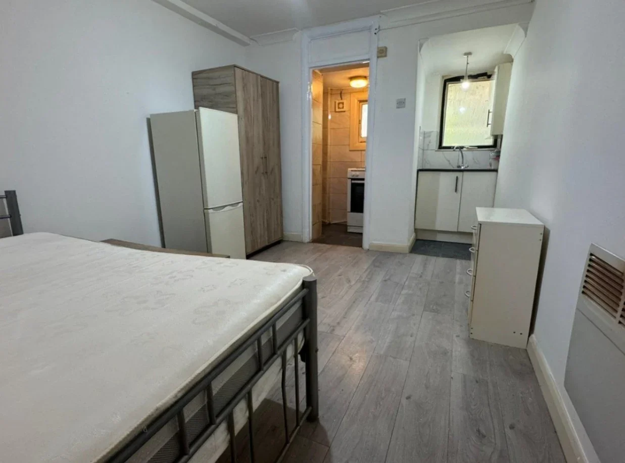 Flat Lea Bridge Road in Greater London