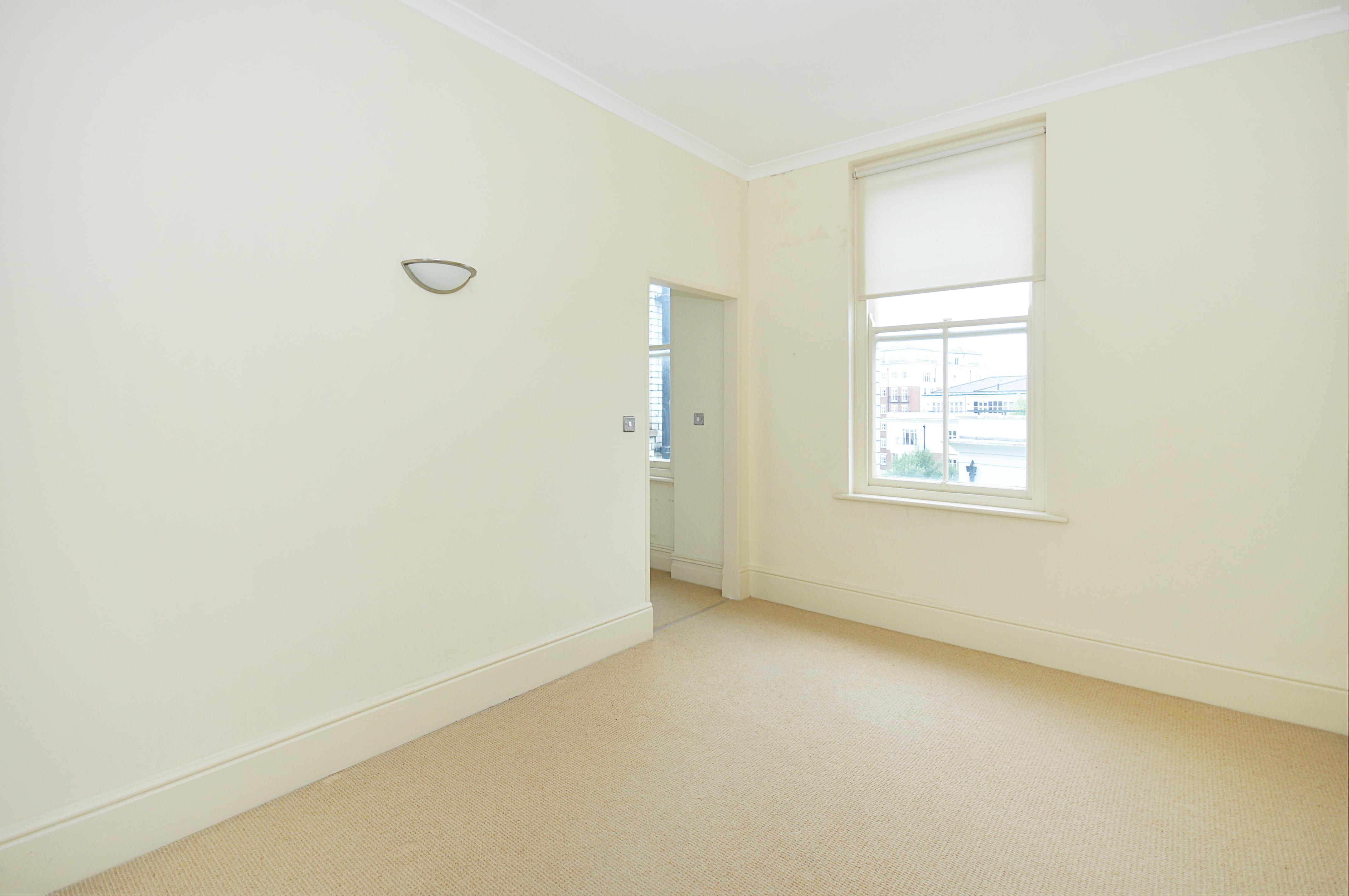Flat Marloes Road in Greater London