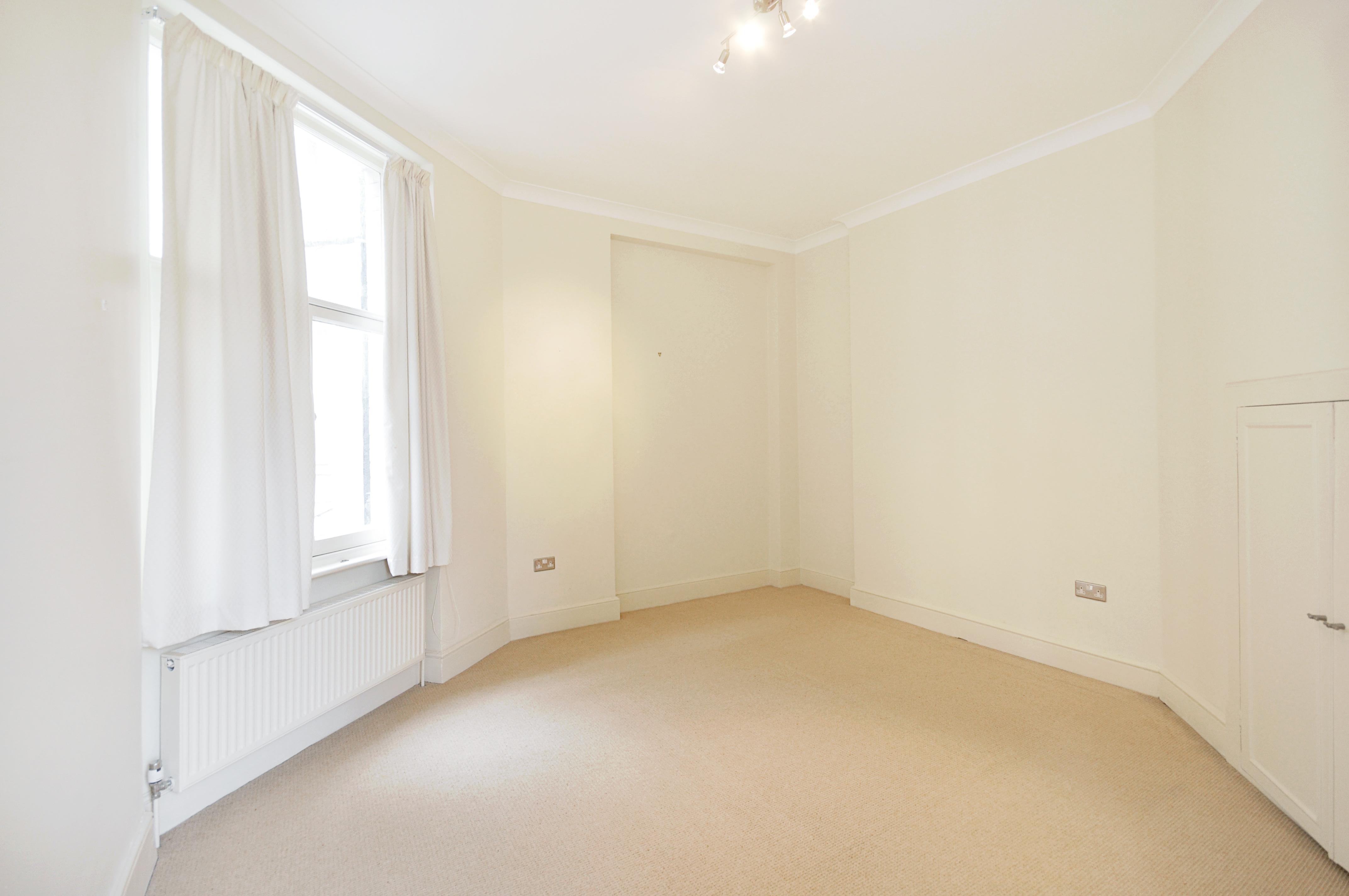 Flat Marloes Road in Greater London