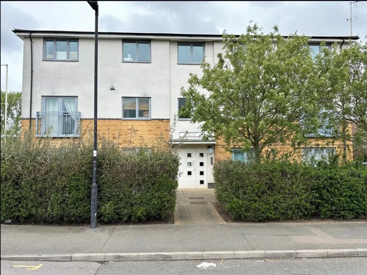 Flat Brick Lane in Greater London