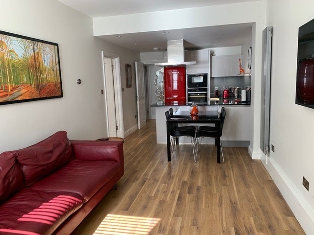 Room Holland Road in Greater London