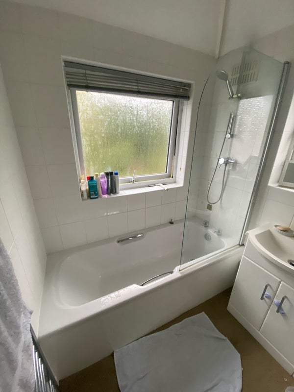 Room Dene Court Road in Metropolitan Borough of Solihull