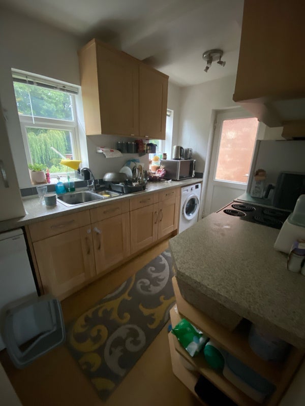 Room Dene Court Road in Metropolitan Borough of Solihull
