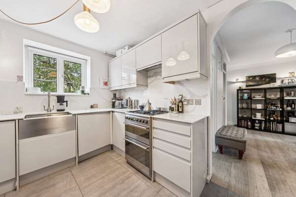 Flat Courtlands in Greater London