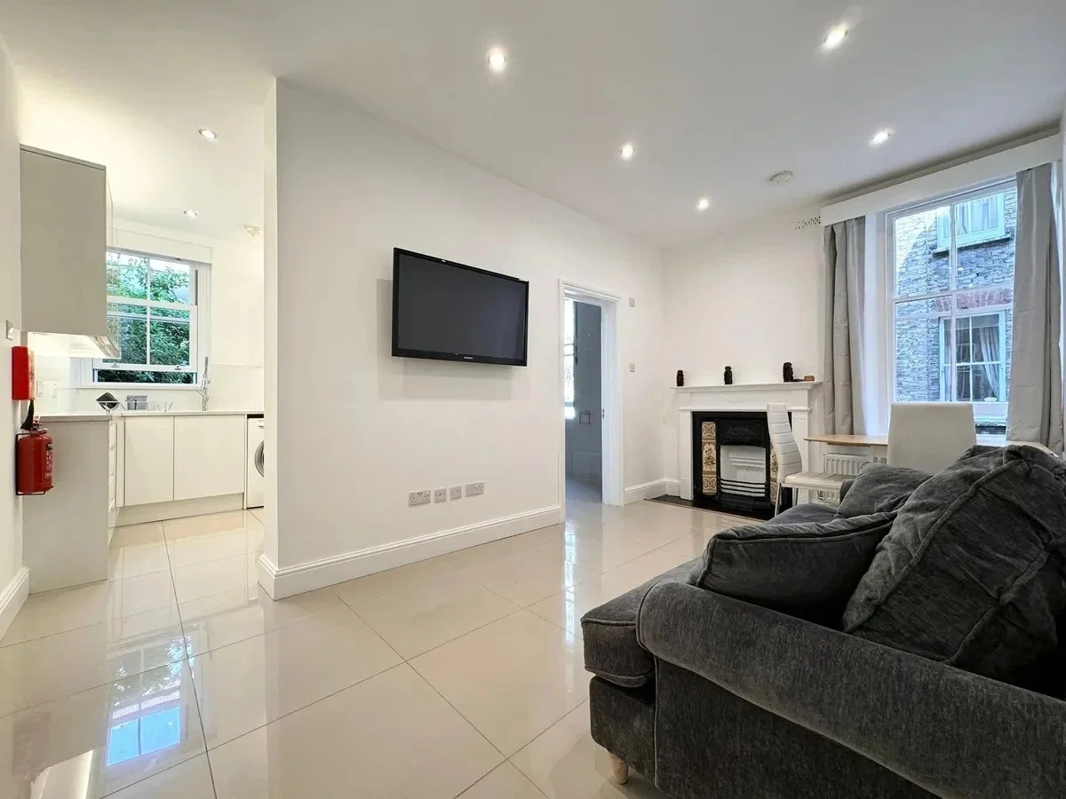 Flat Coldharbour Lane in Greater London