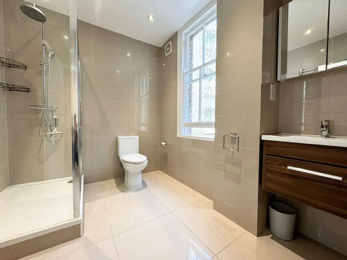 Flat Coldharbour Lane in Greater London