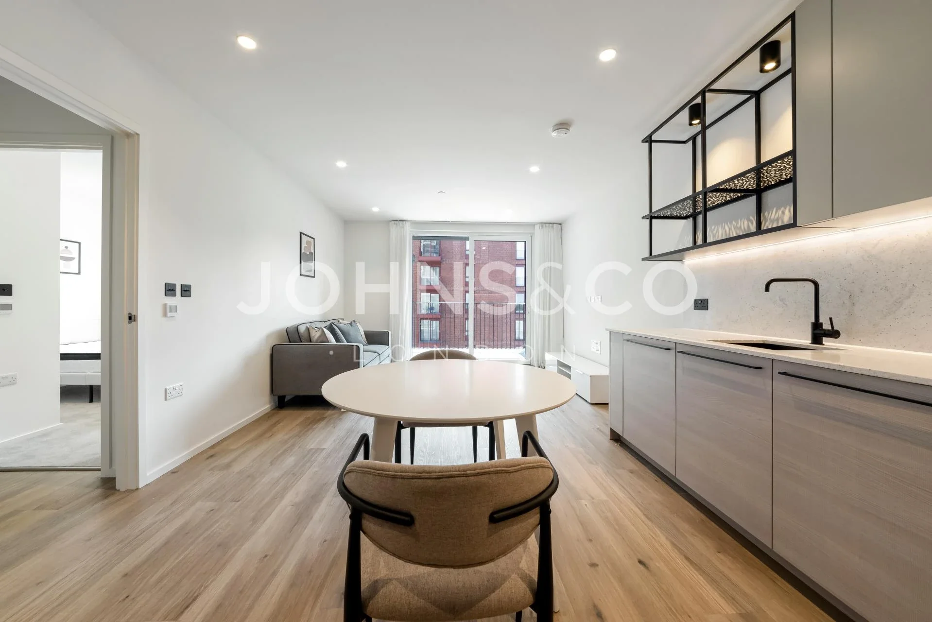 Flat Bowes Road in Greater London