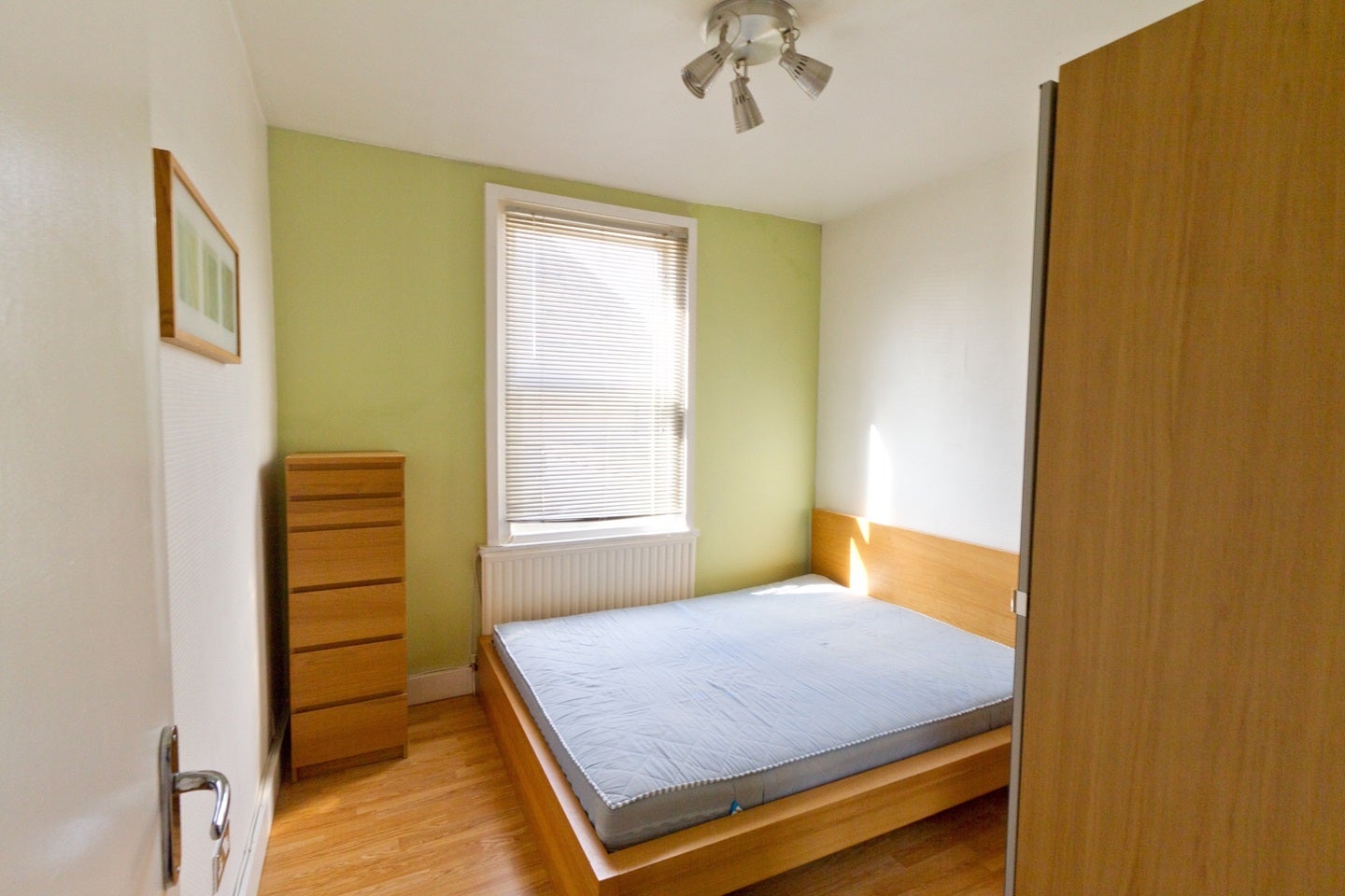 Flat Morrish Road in Greater London