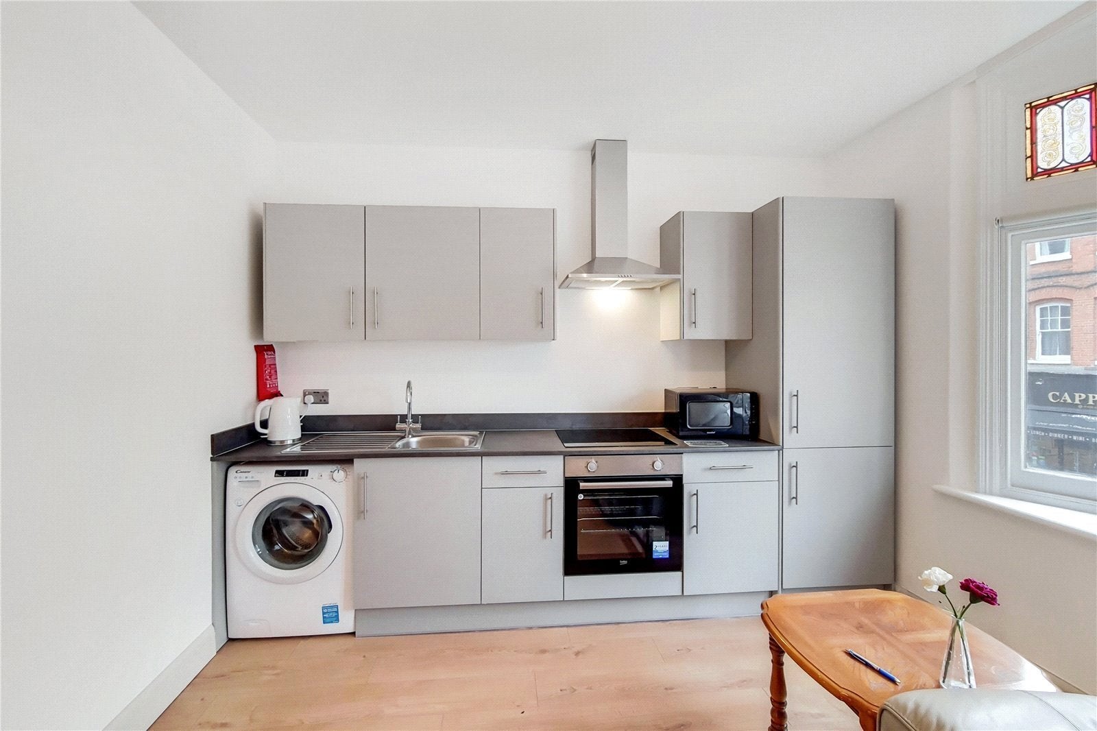 Flat Burston Road in Greater London