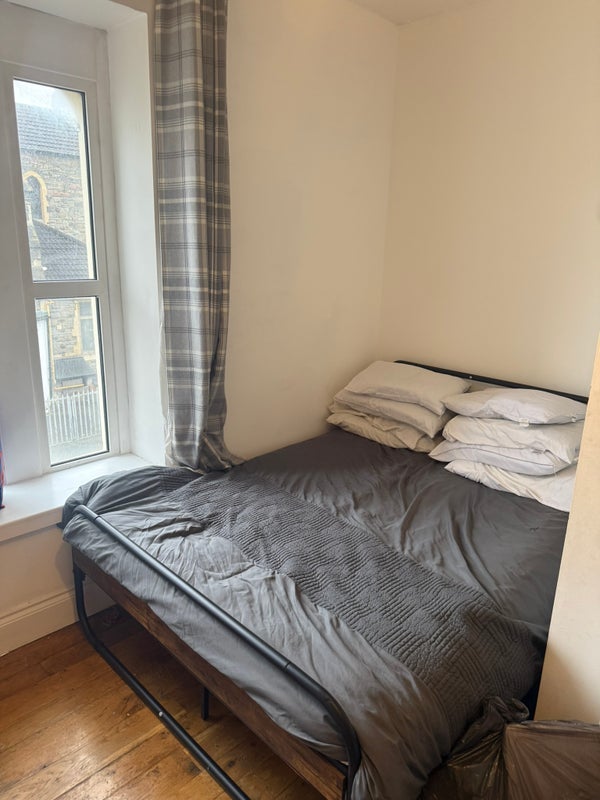 Room Gilbert Road in Bristol