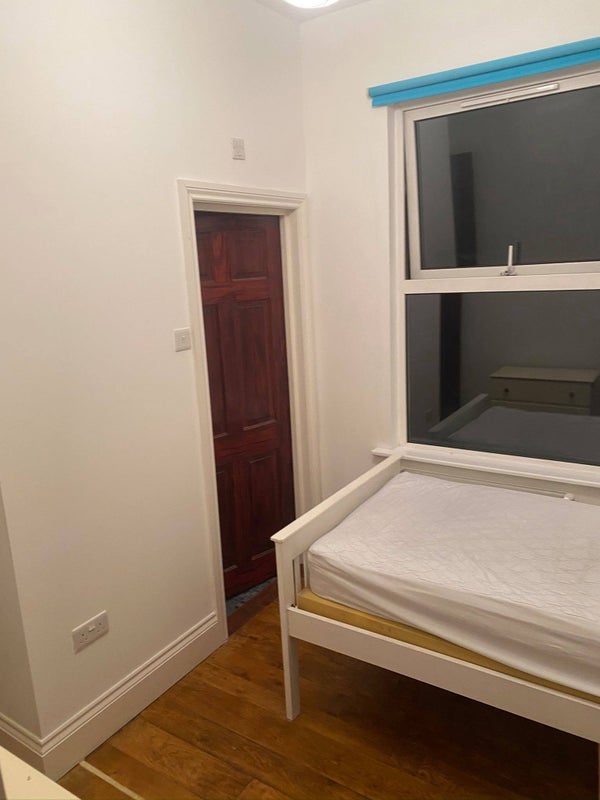 Room Gilbert Road in Bristol