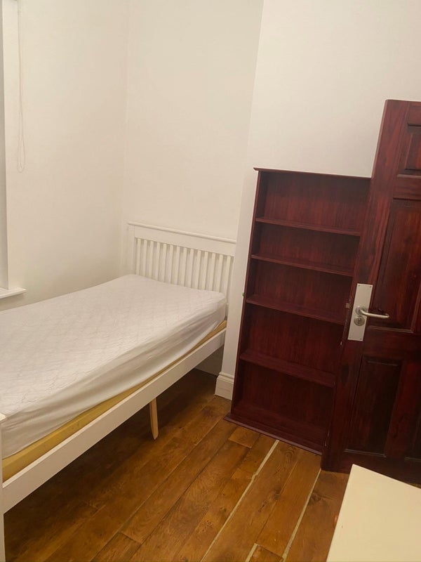 Room Gilbert Road in Bristol