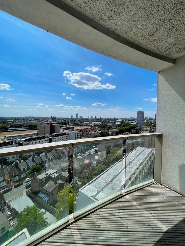 Room Quadrant Walk in Greater London