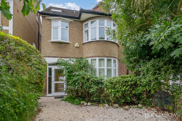House Hillcross Avenue in London