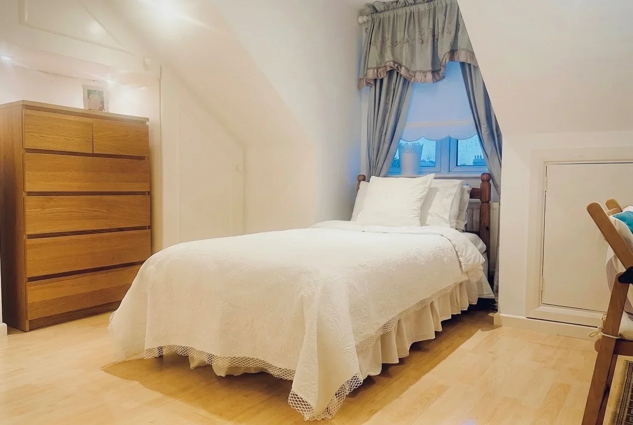 Room Rutlish Road in Greater London