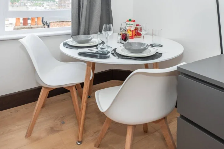 Flat Kensington High Street in Greater London