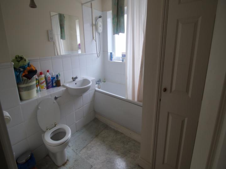 Flat Westferry Road in Greater London