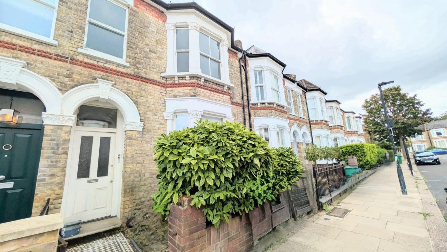 Flat Ajax Road in Greater London